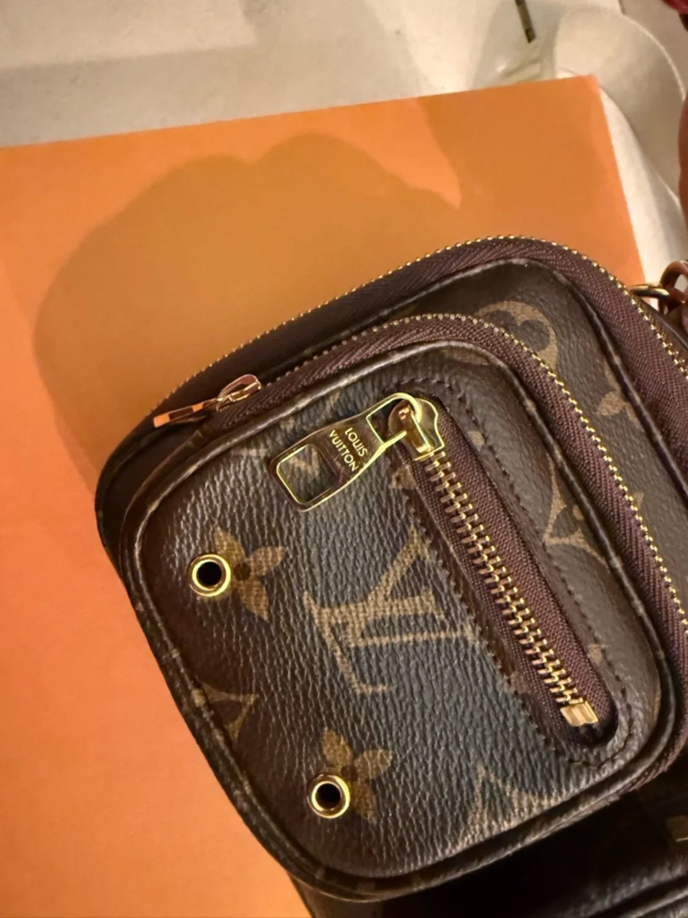 Louis Vuitton Utility Bag - Picture 9 of 11
